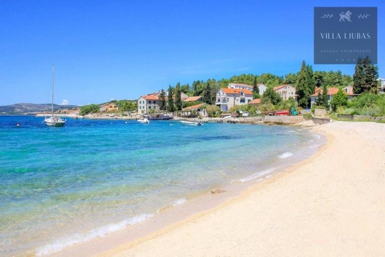 Villa Ljubas Srima Bagian luar foto